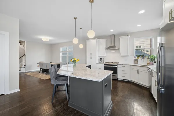 $815,000 | 142 Roman Lane, Hawthorn Woods, IL 60047