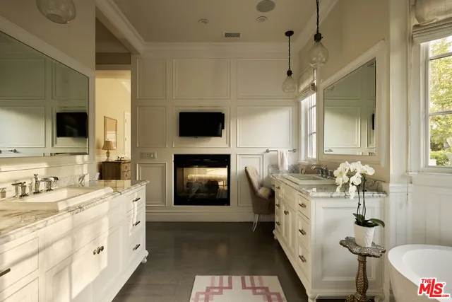 $8,495,000 | 361 North Bowling Green Way, Los Angeles, CA 90049