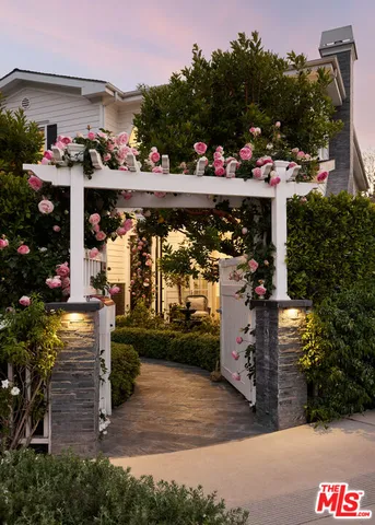 $8,495,000 | 361 North Bowling Green Way, Los Angeles, CA 90049