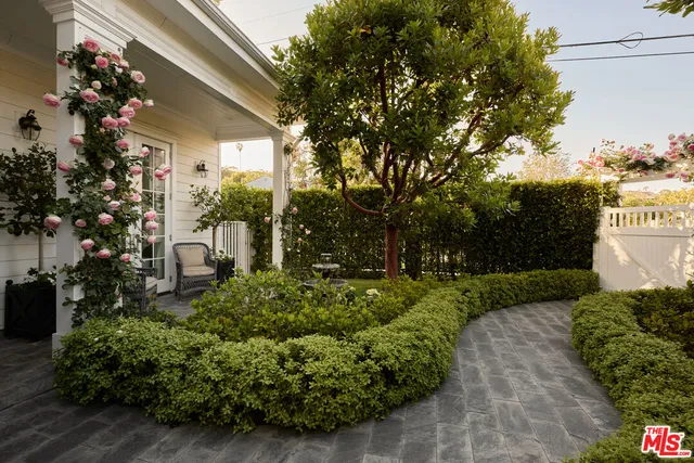 $8,495,000 | 361 North Bowling Green Way, Los Angeles, CA 90049