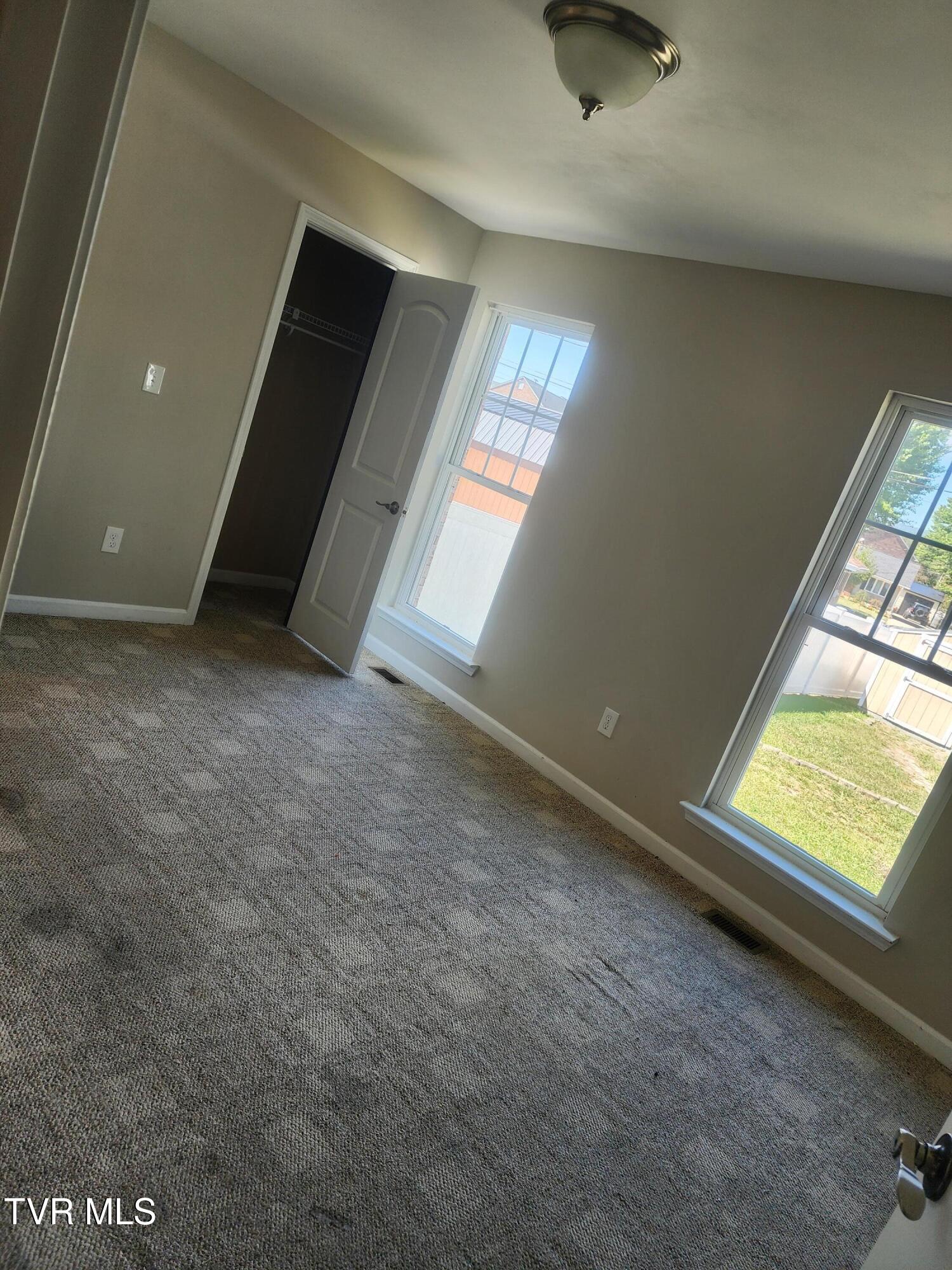 2233 Sherwood Road Kingsport, TN 37664 - Photo 4 of 5 2233 Sherwood Rd 1