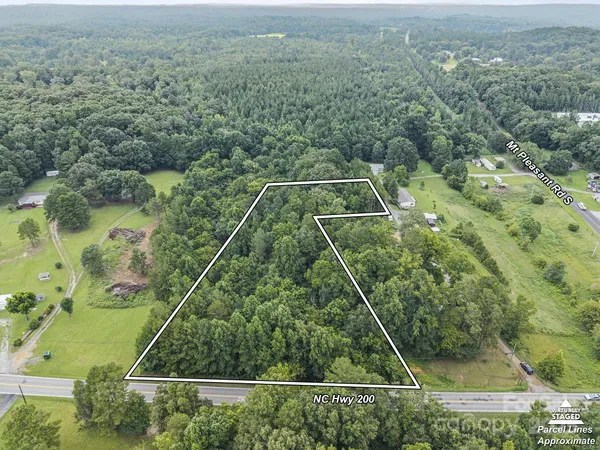 a view of a tennis court