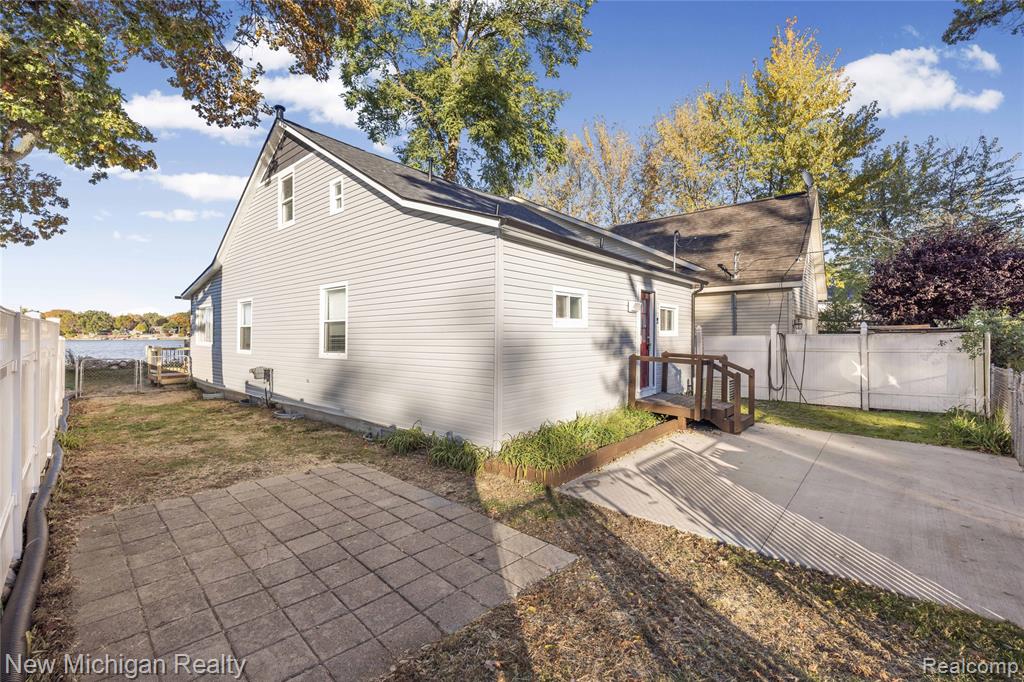 8665 Cooley Lake Road Commerce Township, MI 48382 - Photo 6 of 52