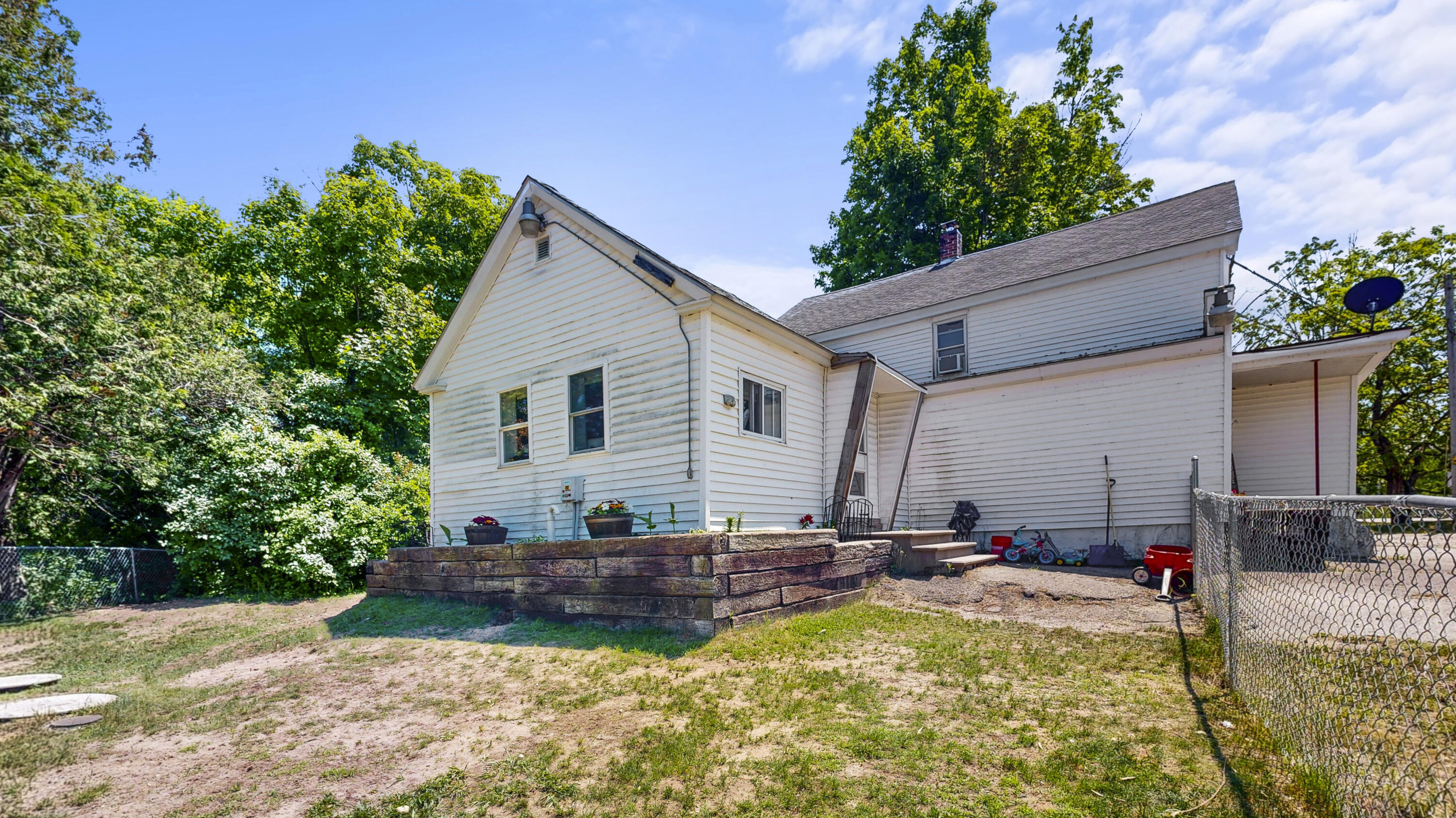 583 Highway 106 Leeds, ME 04263 - Photo 2 of 60 583-ME-106-Leeds-ME-04263-06042024_09373