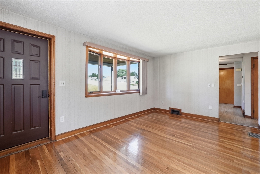 88 Roy Street Ludlow, MA 01056 - Photo 7 of 36
