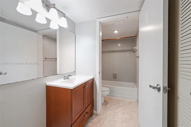 $234,900 | 2871 North Oakland Forest Drive, Unit 210, Oakland Park, FL 33309