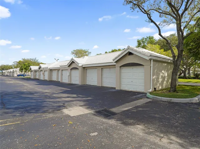 $234,900 | 2871 North Oakland Forest Drive, Unit 210, Oakland Park, FL 33309