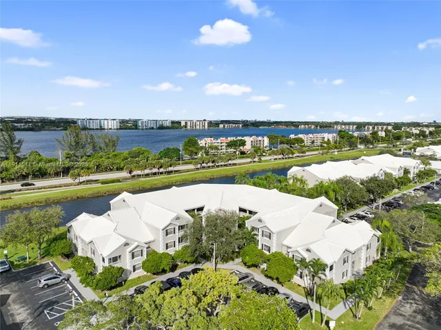 $234,900 | 2871 North Oakland Forest Drive, Unit 210, Oakland Park, FL 33309