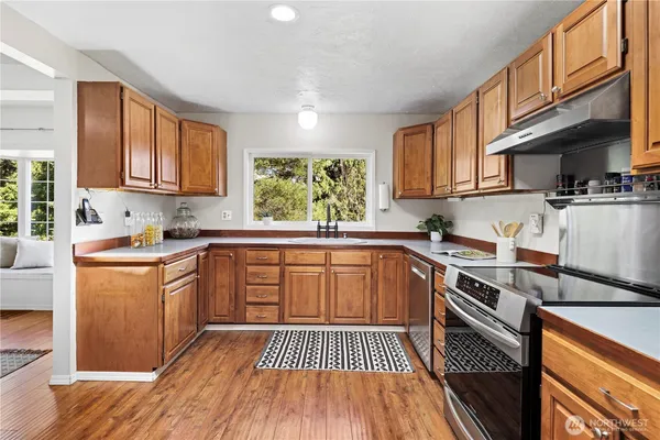 $929,000 | 23022 7th Avenue Southeast, Bothell, WA 98021