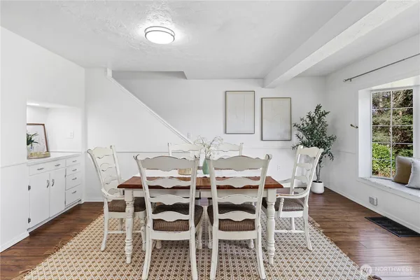 $929,000 | 23022 7th Avenue Southeast, Bothell, WA 98021