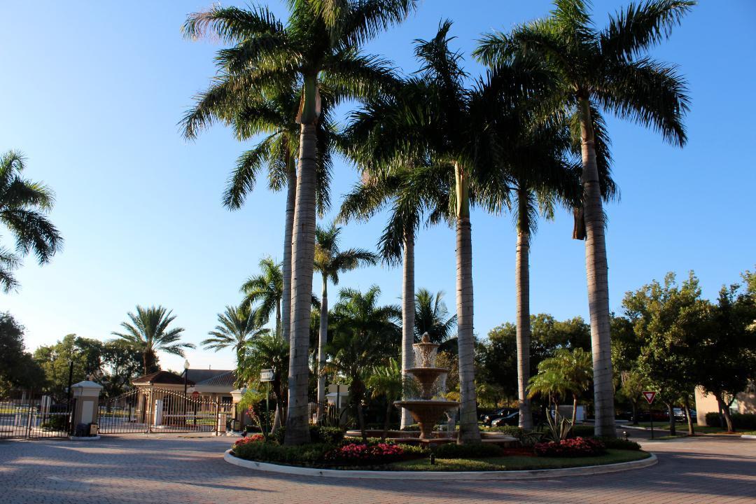 808 Villa Circle, Unit 808 Boynton Beach, FL 33435 - Photo 16 of 18 entrance