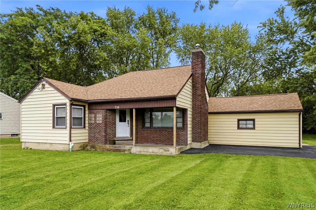 738 Upper Mountain Road Lewiston, NY 14092 - Photo 2 of 42