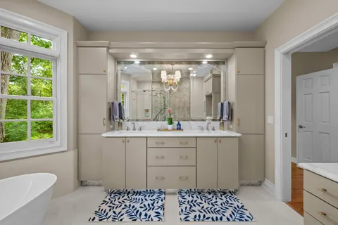 $1,175,000 | 861 Gloucester Crossing, Lake Forest, IL 60045
