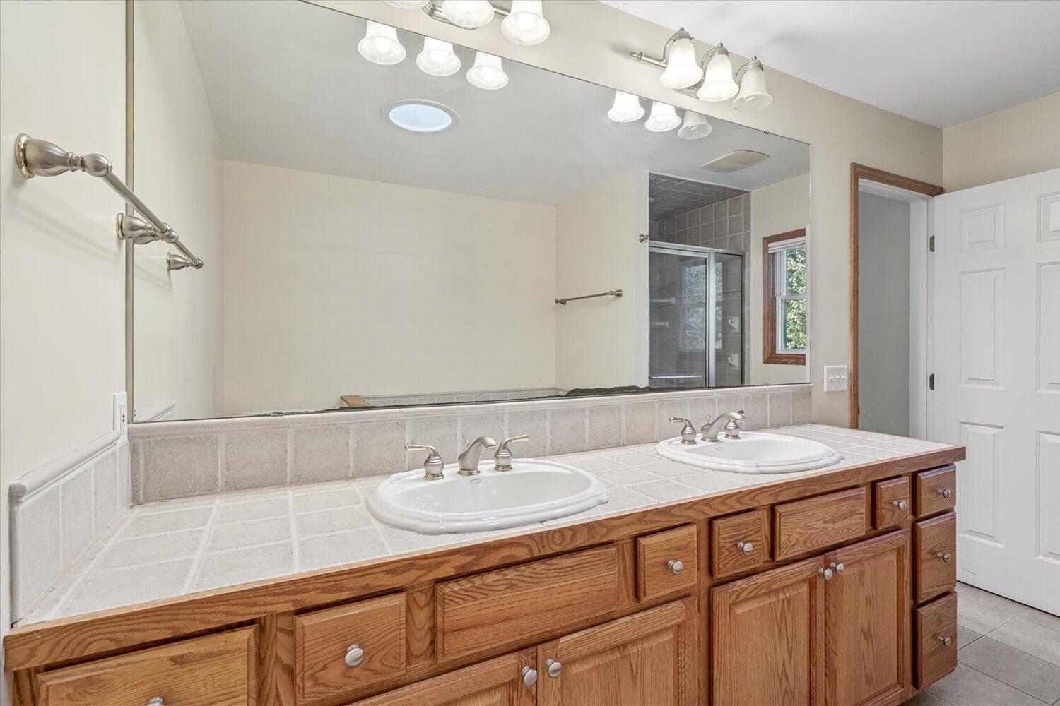 2741 Cloyster Court Kalamazoo, MI 49008 - Photo 17 of 40 23-WM2741cloyster-13