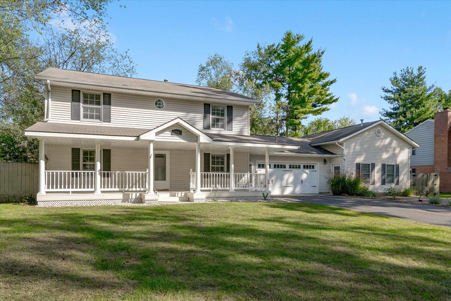 2741 Cloyster Court Kalamazoo, MI 49008 - Photo 2 of 40 02-WM2741cloyster-24
