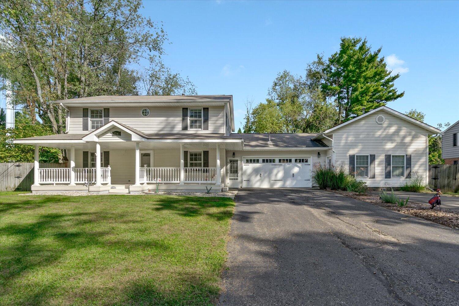 2741 Cloyster Court Kalamazoo, MI 49008 - Photo 3 of 40 03-WM2741cloyster-23