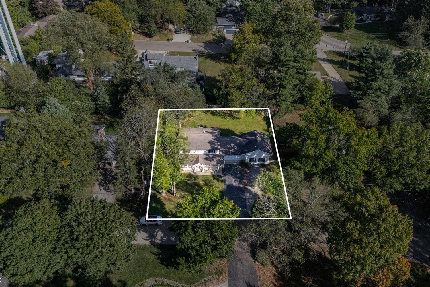 2741 Cloyster Court Kalamazoo, MI 49008 - Photo 31 of 40 32-WM2741cloysterdrone-2