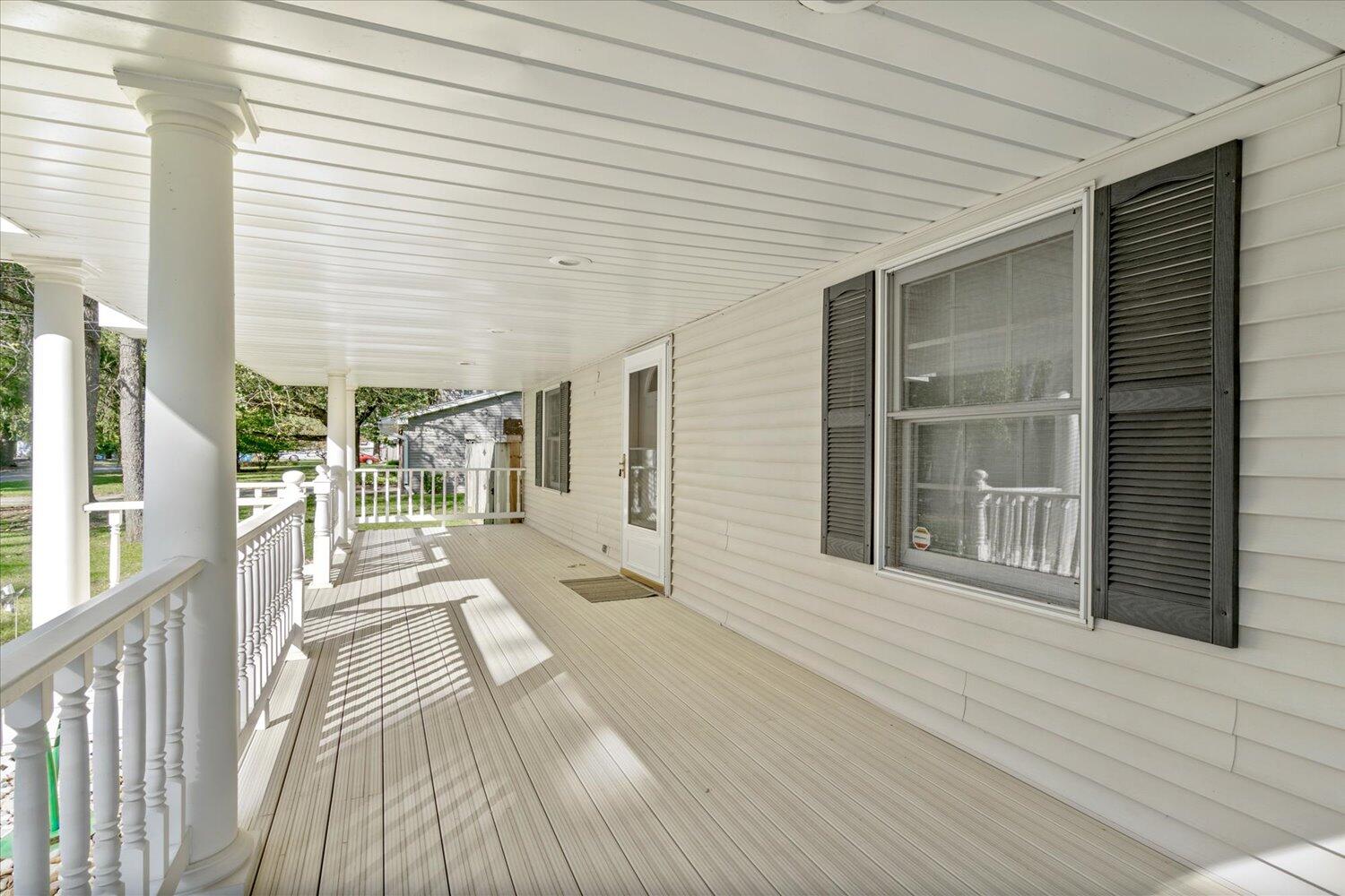 2741 Cloyster Court Kalamazoo, MI 49008 - Photo 4 of 40 04-WM2741cloyster-26