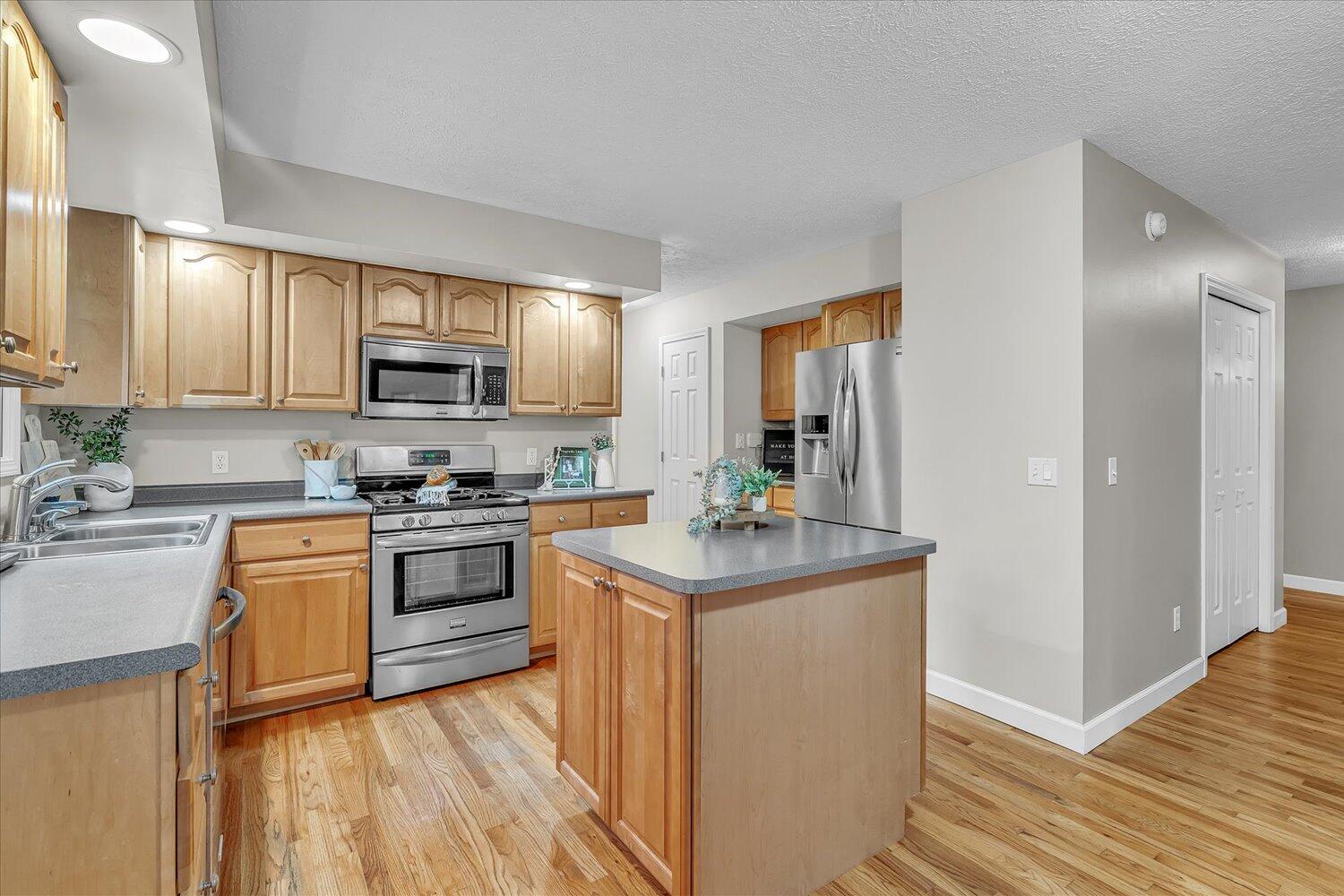 2741 Cloyster Court Kalamazoo, MI 49008 - Photo 9 of 40 09-WM2741cloysterresh-14