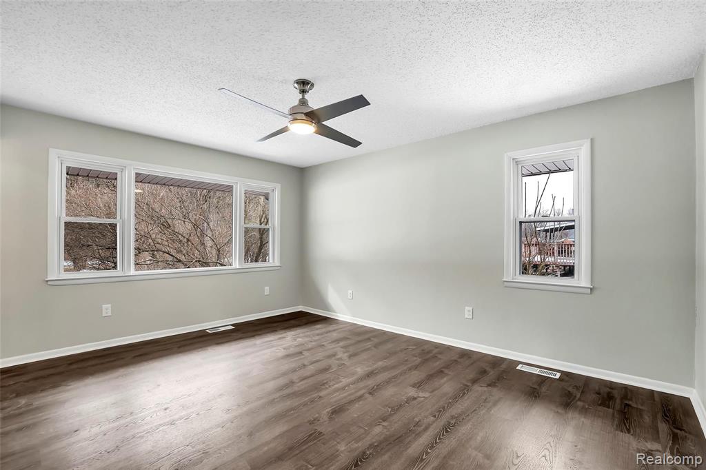 17980 Savage Road Belleville, MI 48111 - Photo 17 of 40