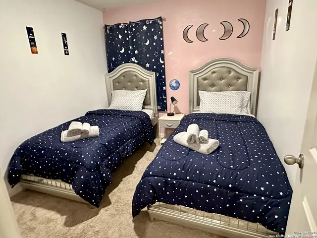 a bedroom with bed and a mirror