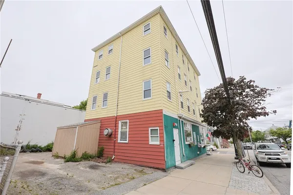 $2,500 | 529 Wood Street, Unit 2, Bristol, RI 02809