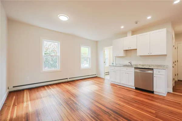 $2,500 | 529 Wood Street, Unit 2, Bristol, RI 02809