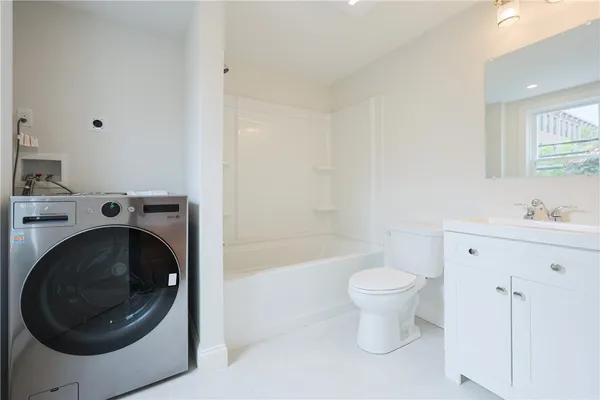 $2,500 | 529 Wood Street, Unit 2, Bristol, RI 02809