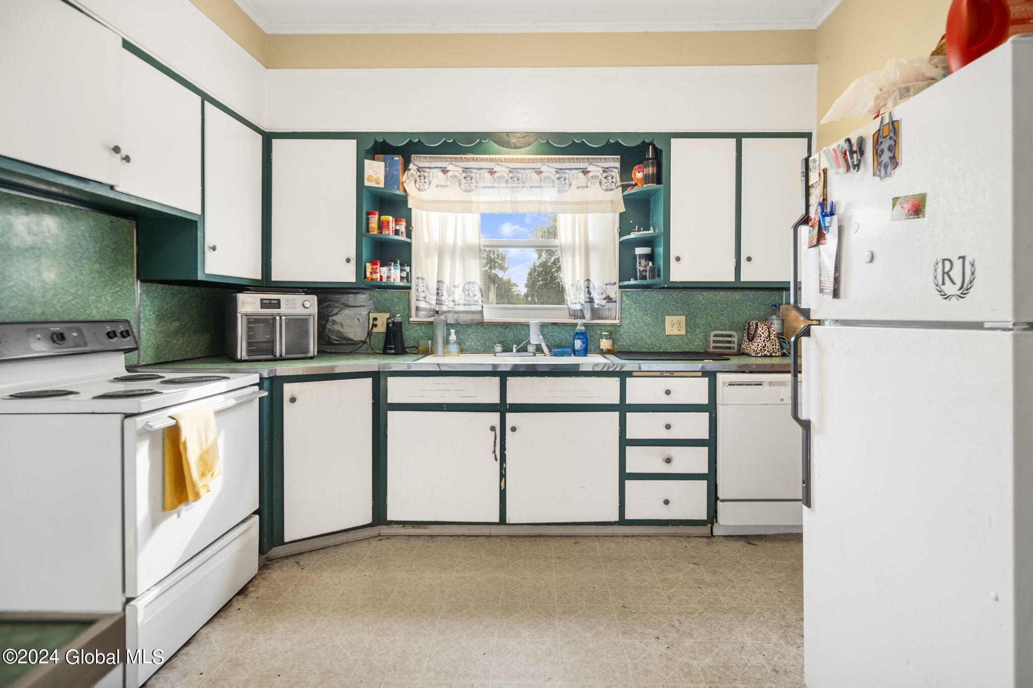 542 Bradford Road Schenectady, NY 12304 - Photo 13 of 25 Interior 12