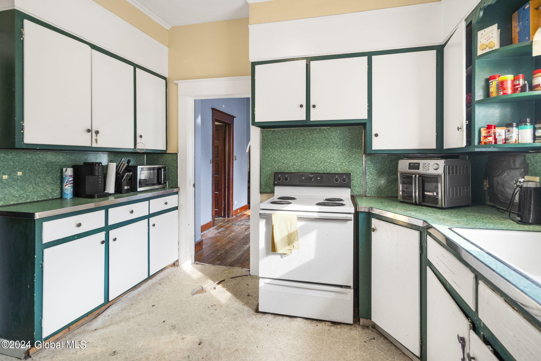 542 Bradford Road Schenectady, NY 12304 - Photo 14 of 25 Interior 13