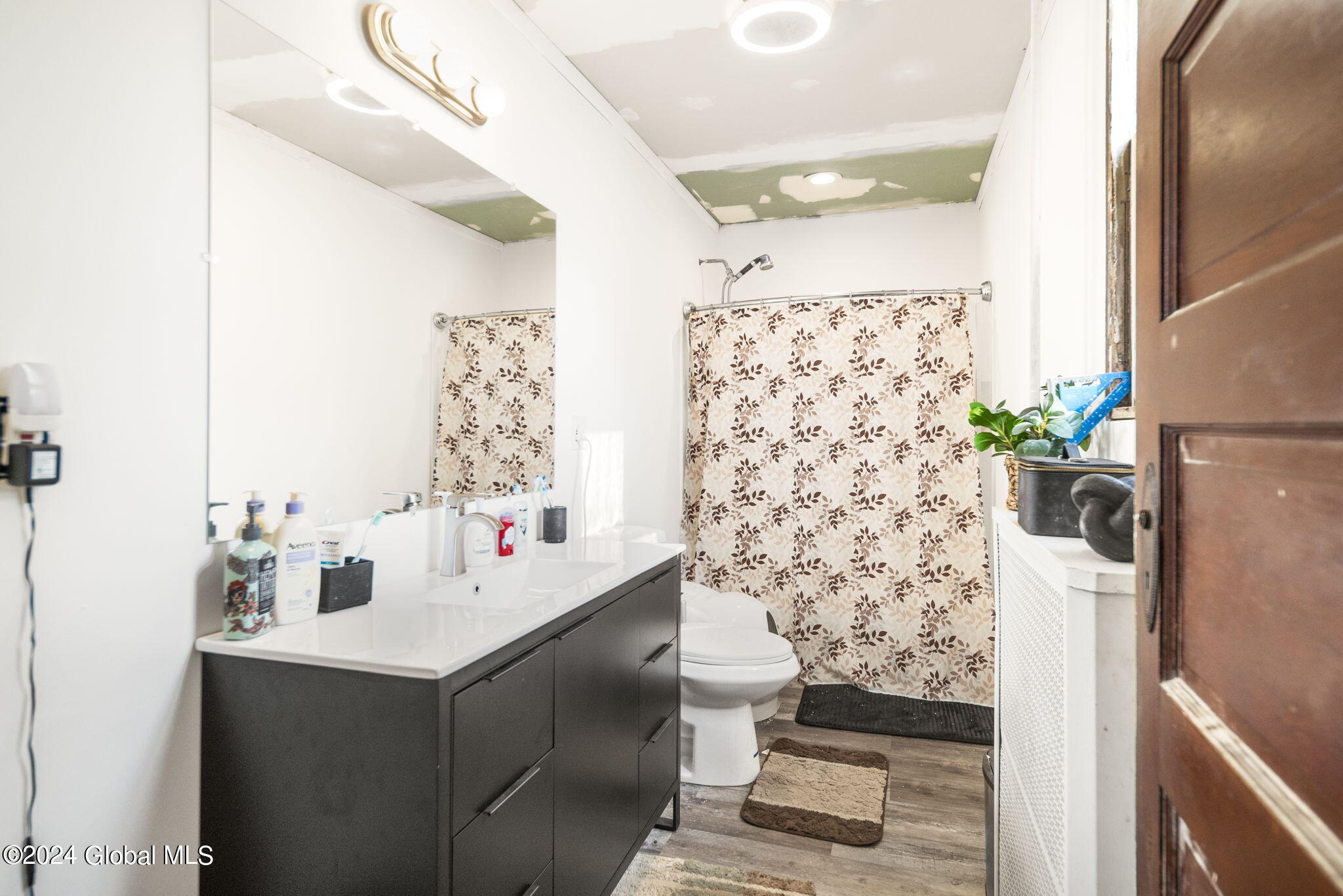 542 Bradford Road Schenectady, NY 12304 - Photo 8 of 25 Interior 07