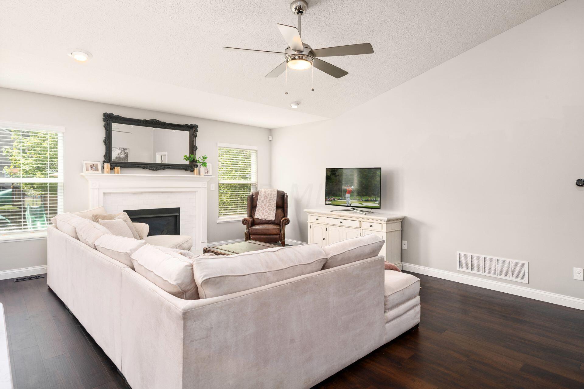 3927 Trail Ridge Drive Columbus, OH 43228 - Photo 12 of 54 Great Room
