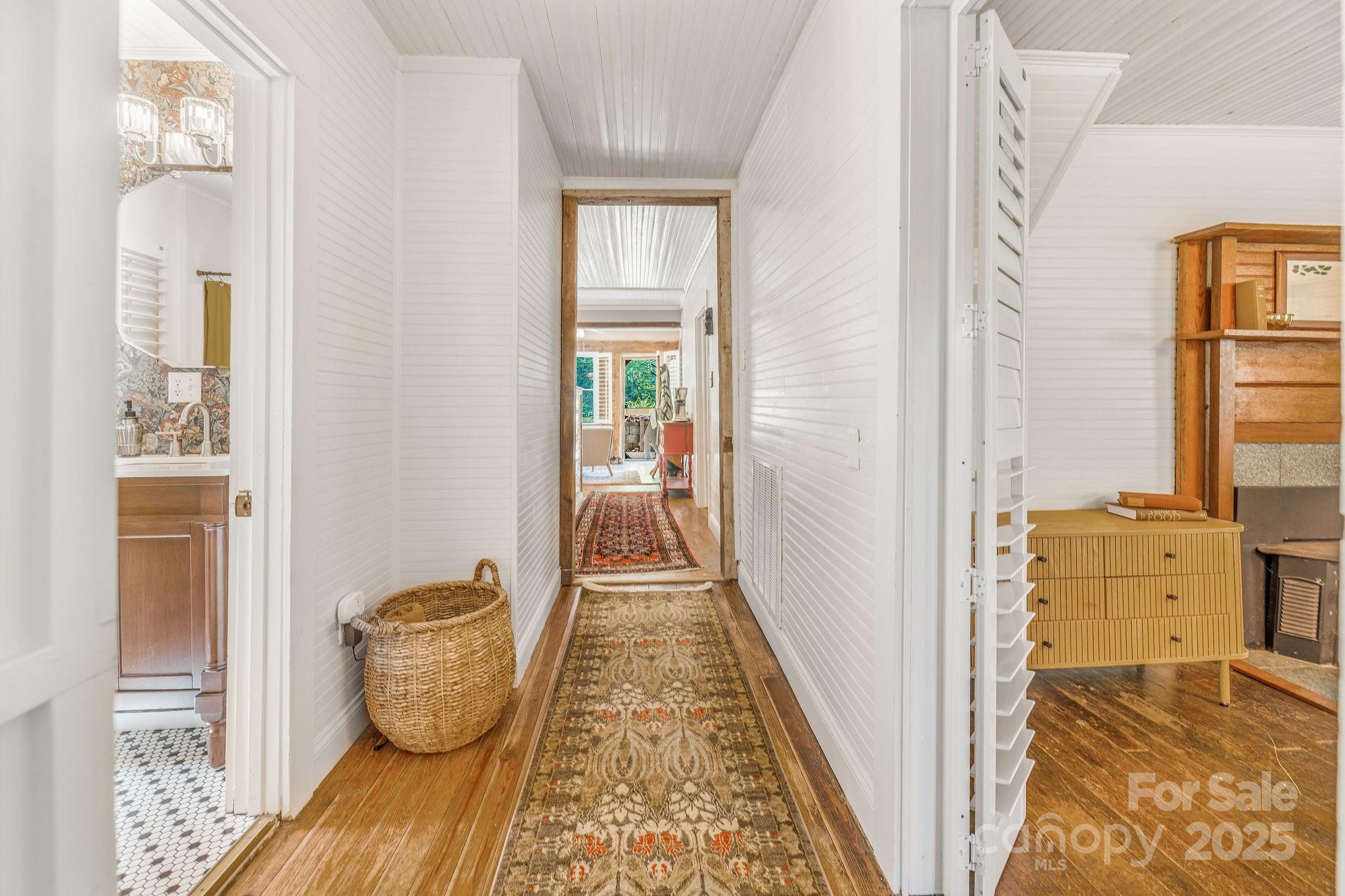 71 Persimmon Lane Canton, NC 28716 - Photo 13 of 25 a very nice looking room with a large window