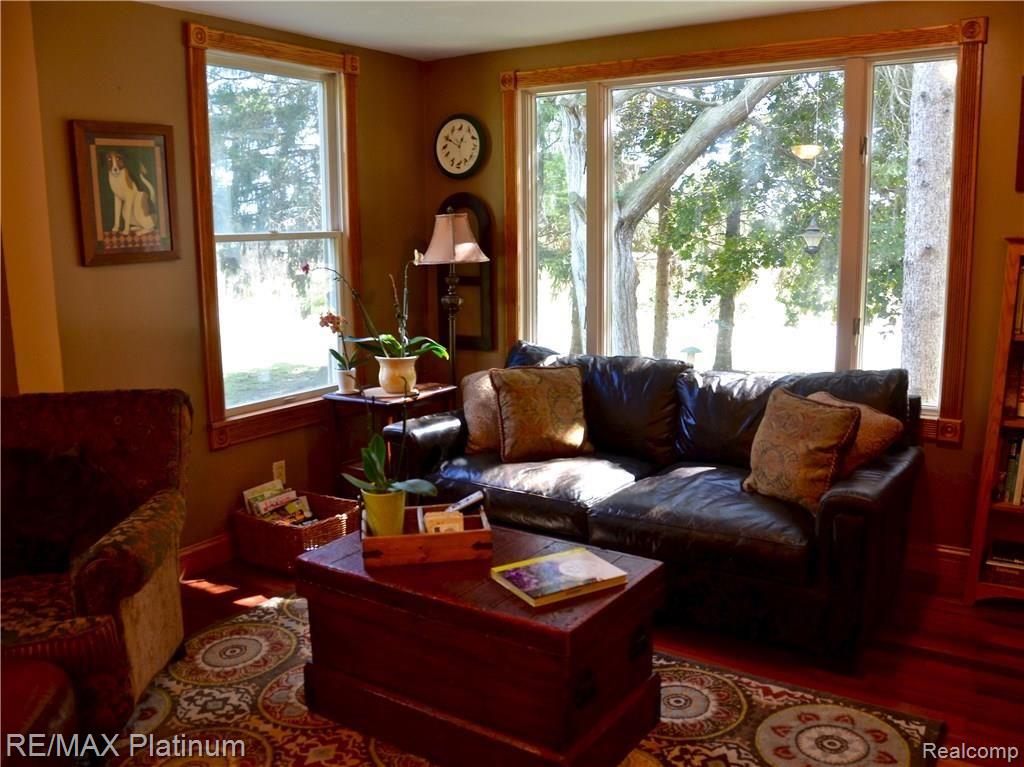 17860 Garvey Road Chelsea, MI 48118 - Photo 2 of 31 Living Room