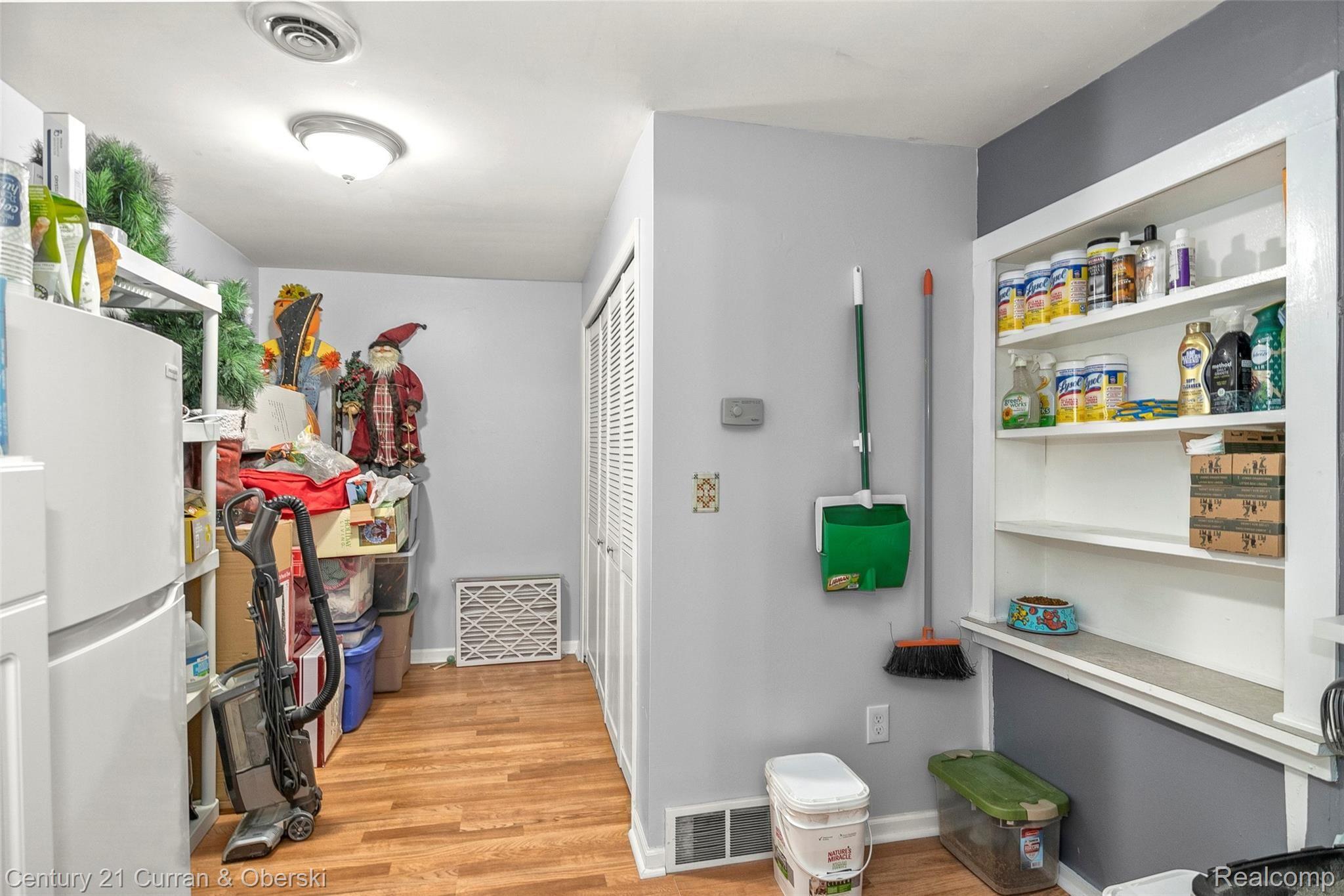 23260 Karr Road Belleville, MI 48111 - Photo 22 of 43 22.jpg