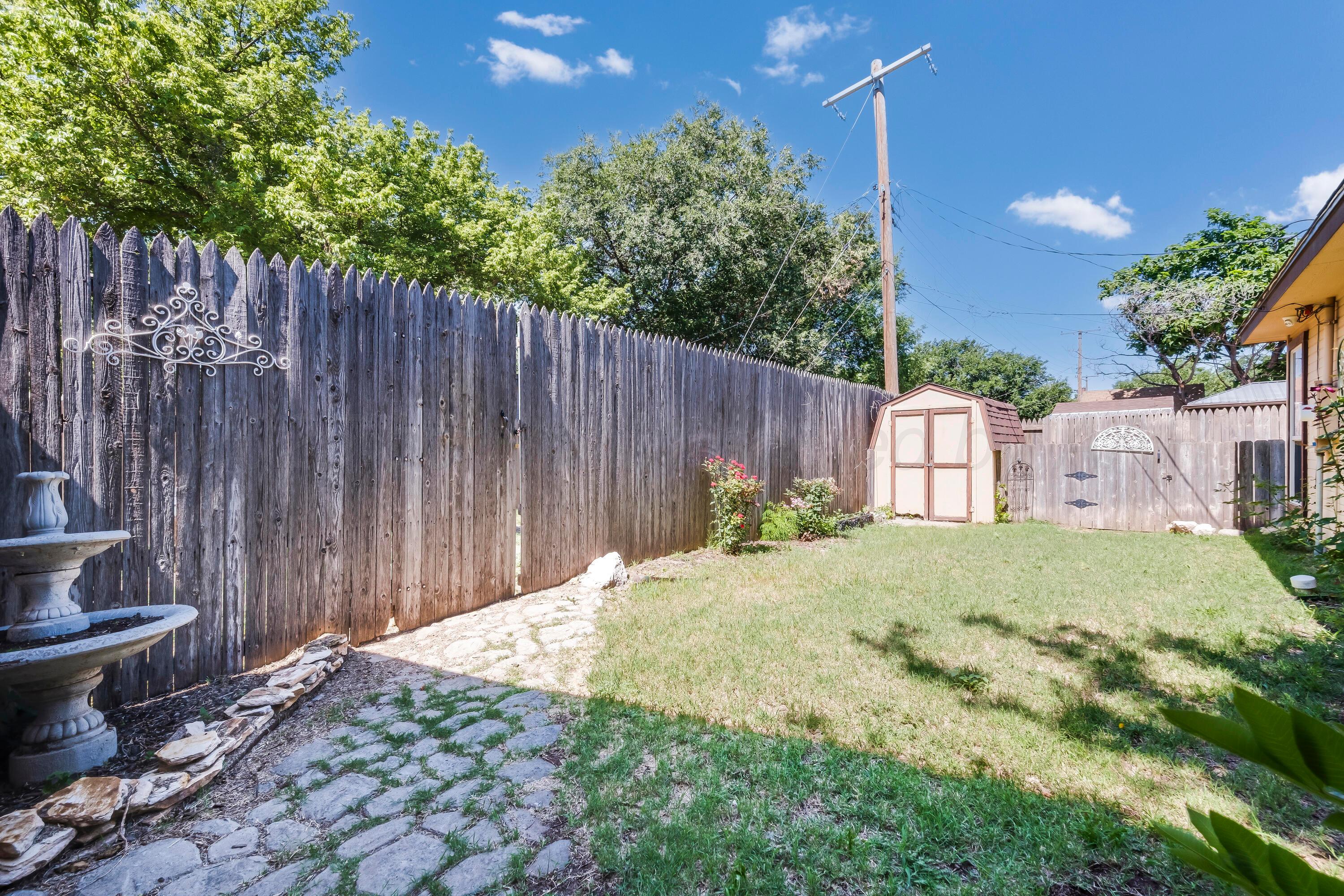 2401 Darrell Avenue Amarillo, TX 79110 - Photo 27 of 35 a view of outdoor space and yard
