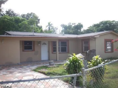 $1,400 | 2931 Grand Avenue, Fort Myers, FL 33901