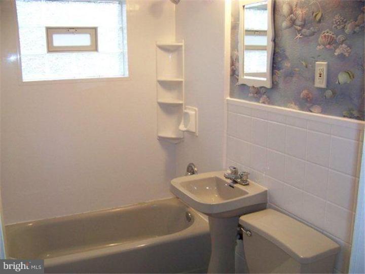 9384 Annapolis Road Philadelphia, PA 19114 - Photo 12 of 17 Master Bathroom