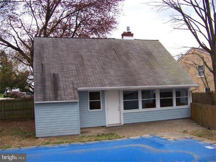 9384 Annapolis Road Philadelphia, PA 19114 - Photo 3 of 17 Garage