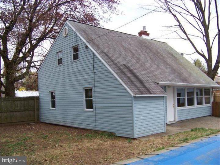 9384 Annapolis Road Philadelphia, PA 19114 - Photo 4 of 17 Exterior Back