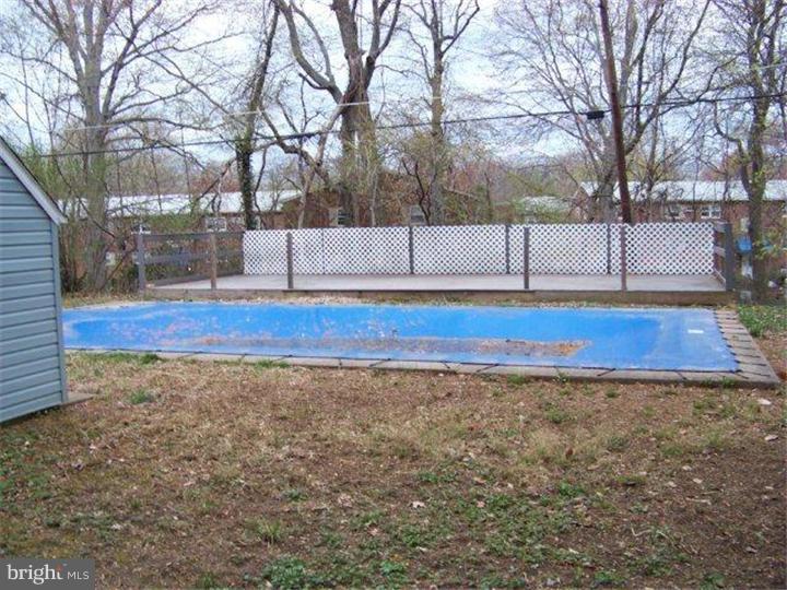 9384 Annapolis Road Philadelphia, PA 19114 - Photo 5 of 17 Back Yard