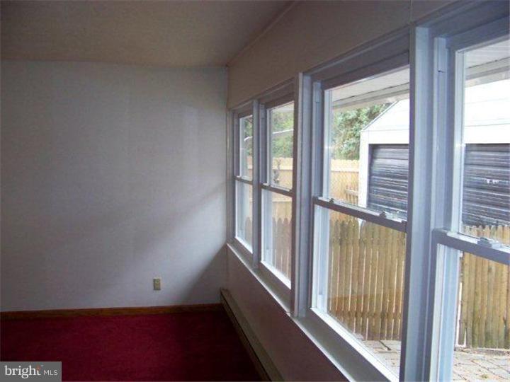 9384 Annapolis Road Philadelphia, PA 19114 - Photo 10 of 17 Living Room