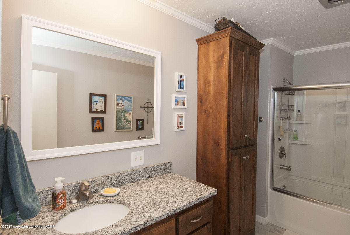 8 Cambridge Road Amarillo, TX 79124 - Photo 11 of 61 BATHROOM 2