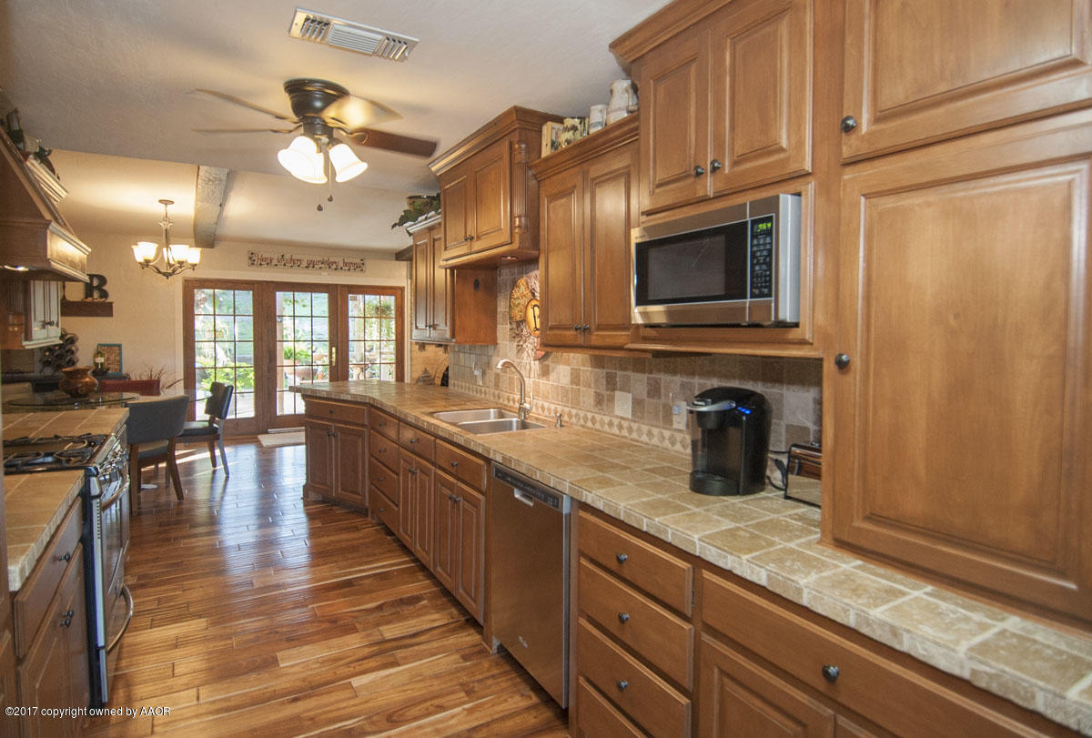 8 Cambridge Road Amarillo, TX 79124 - Photo 18 of 61 KITCHEN VIEW 5