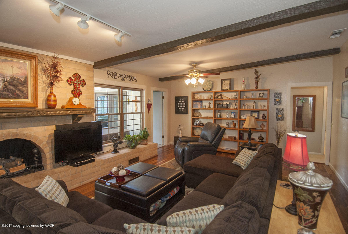 8 Cambridge Road Amarillo, TX 79124 - Photo 20 of 61 LIVING VIEW 1