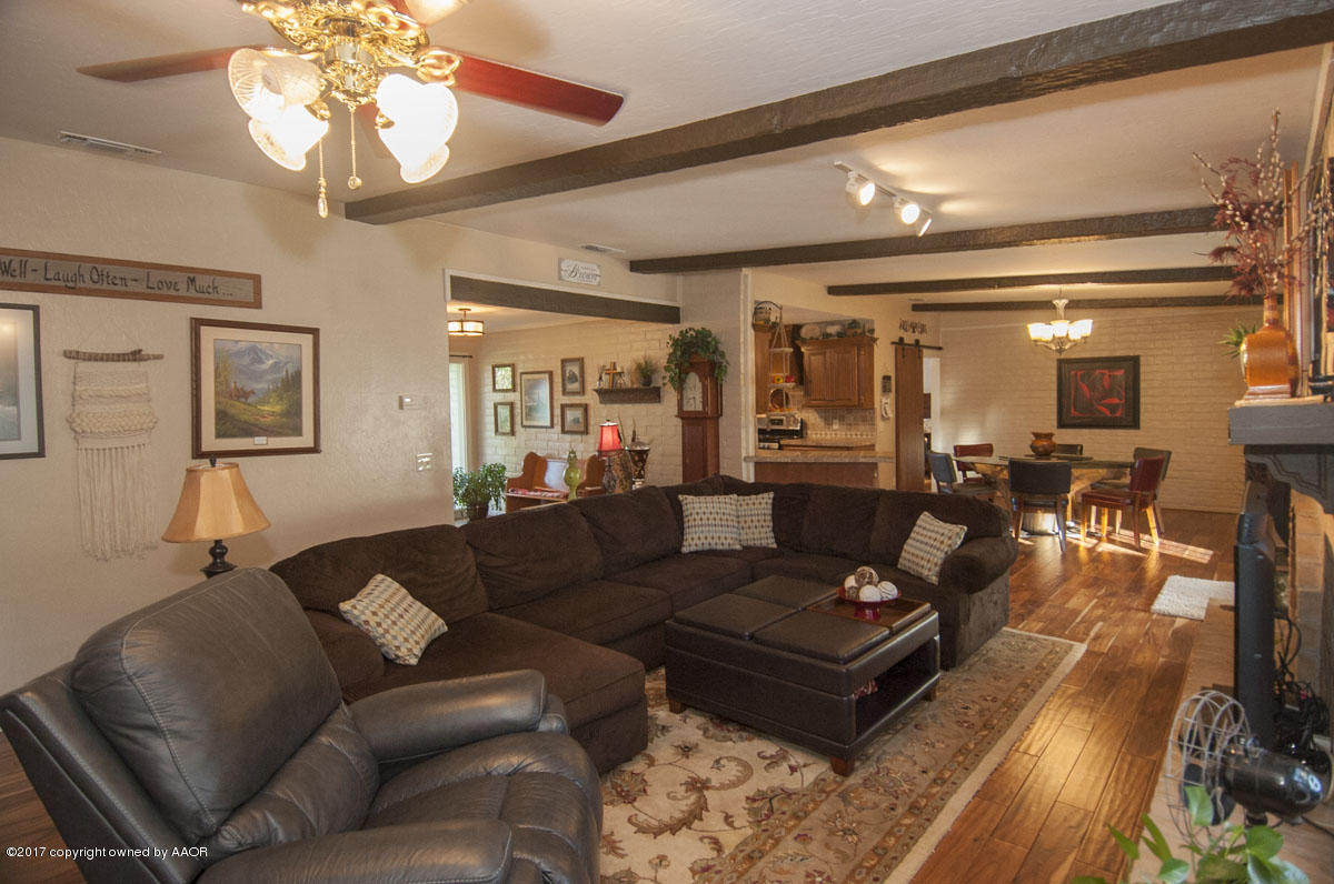 8 Cambridge Road Amarillo, TX 79124 - Photo 22 of 61 LIVING VIEW 3
