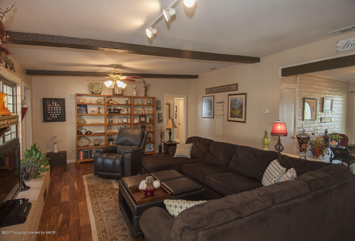 8 Cambridge Road Amarillo, TX 79124 - Photo 23 of 61 LIVING VIEW 4