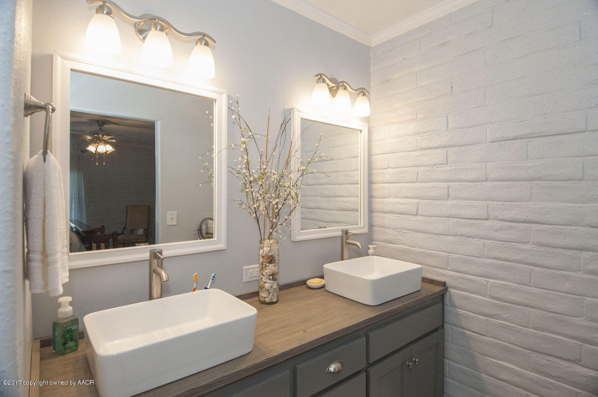 8 Cambridge Road Amarillo, TX 79124 - Photo 36 of 61 MASTER BATH VIEW 3
