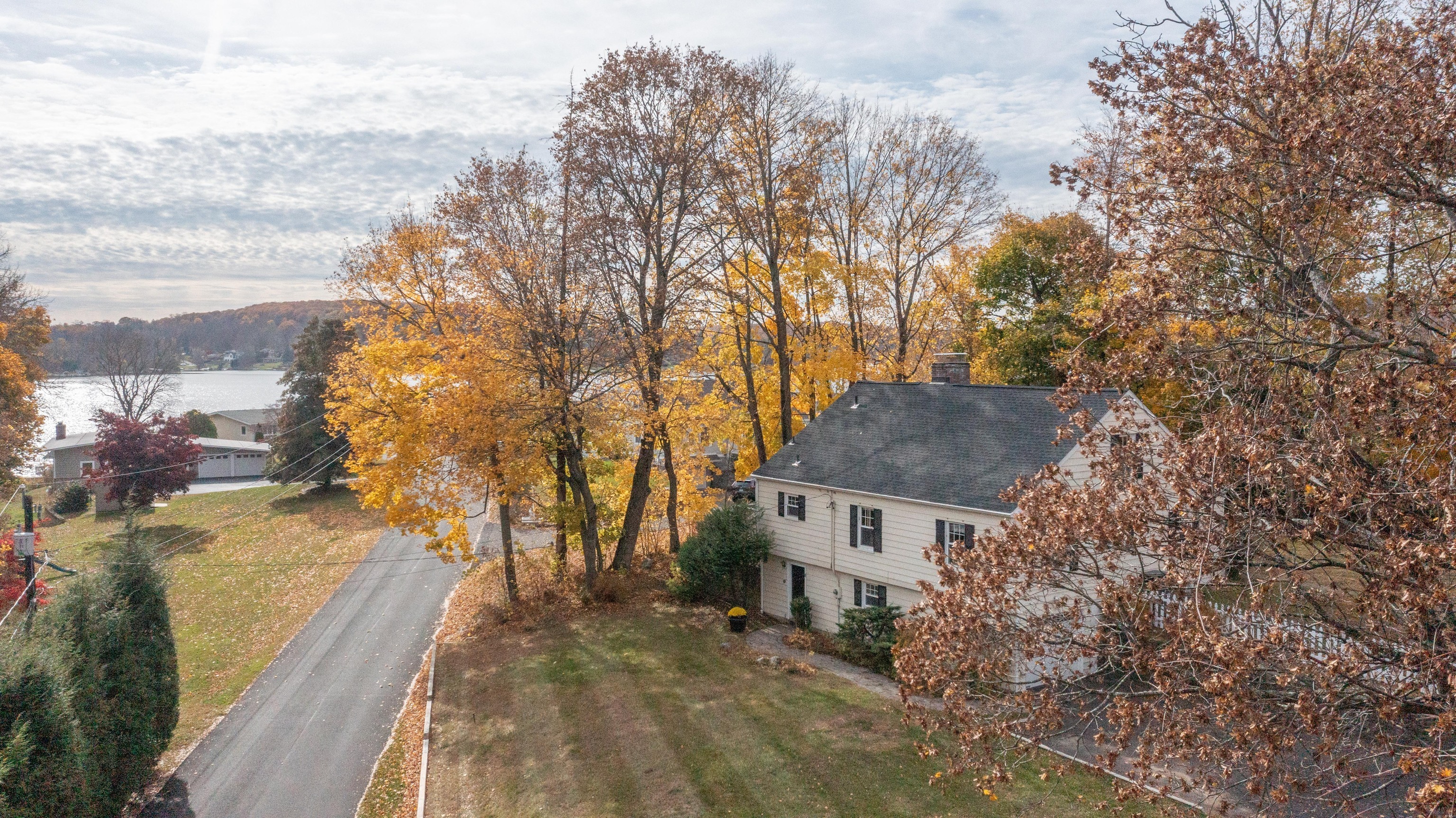 a view of a house with a yard
