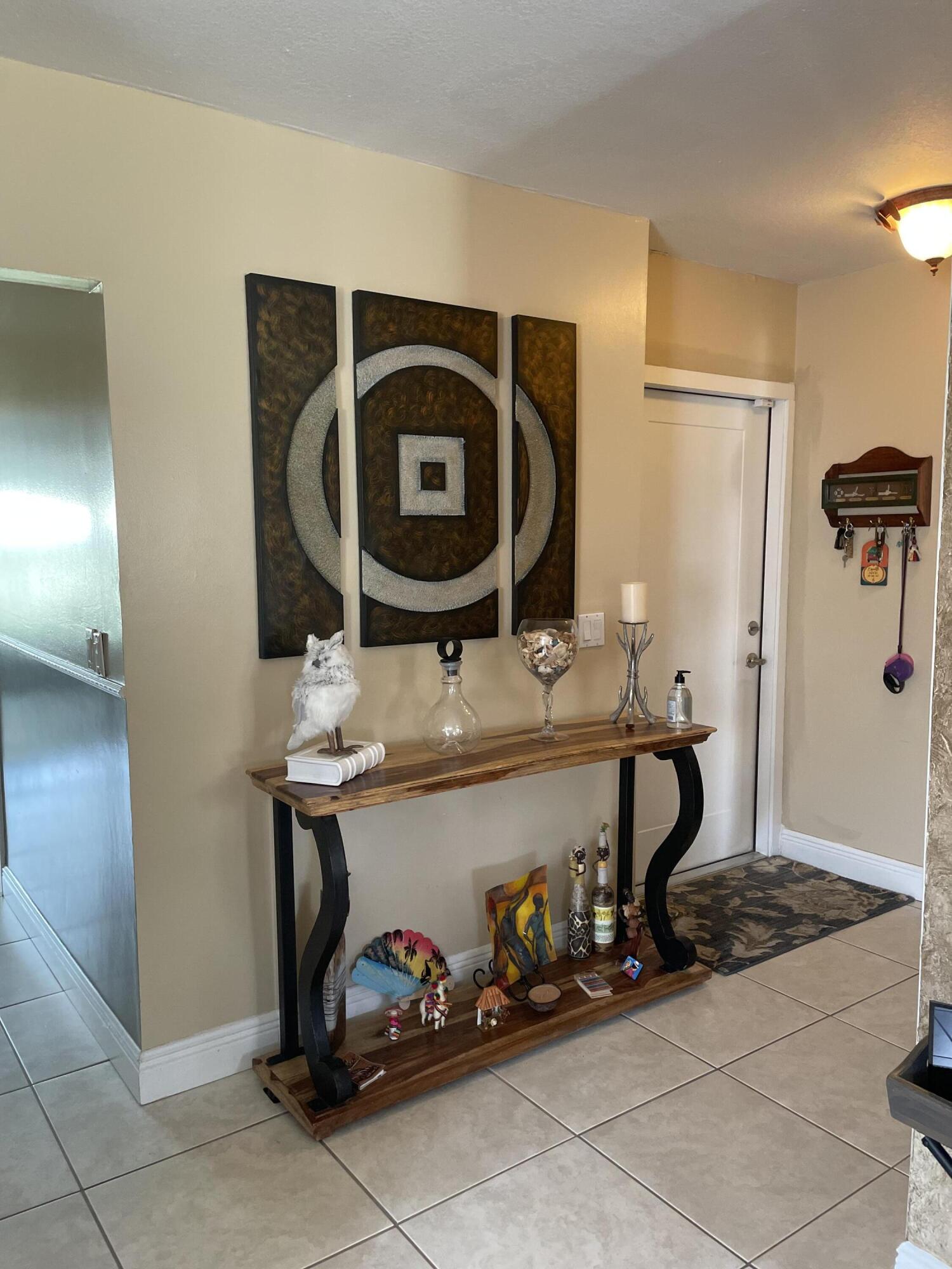 9641 Southwest 2nd Street Boca Raton, FL 33428 - Photo 4 of 23 Entrance hall